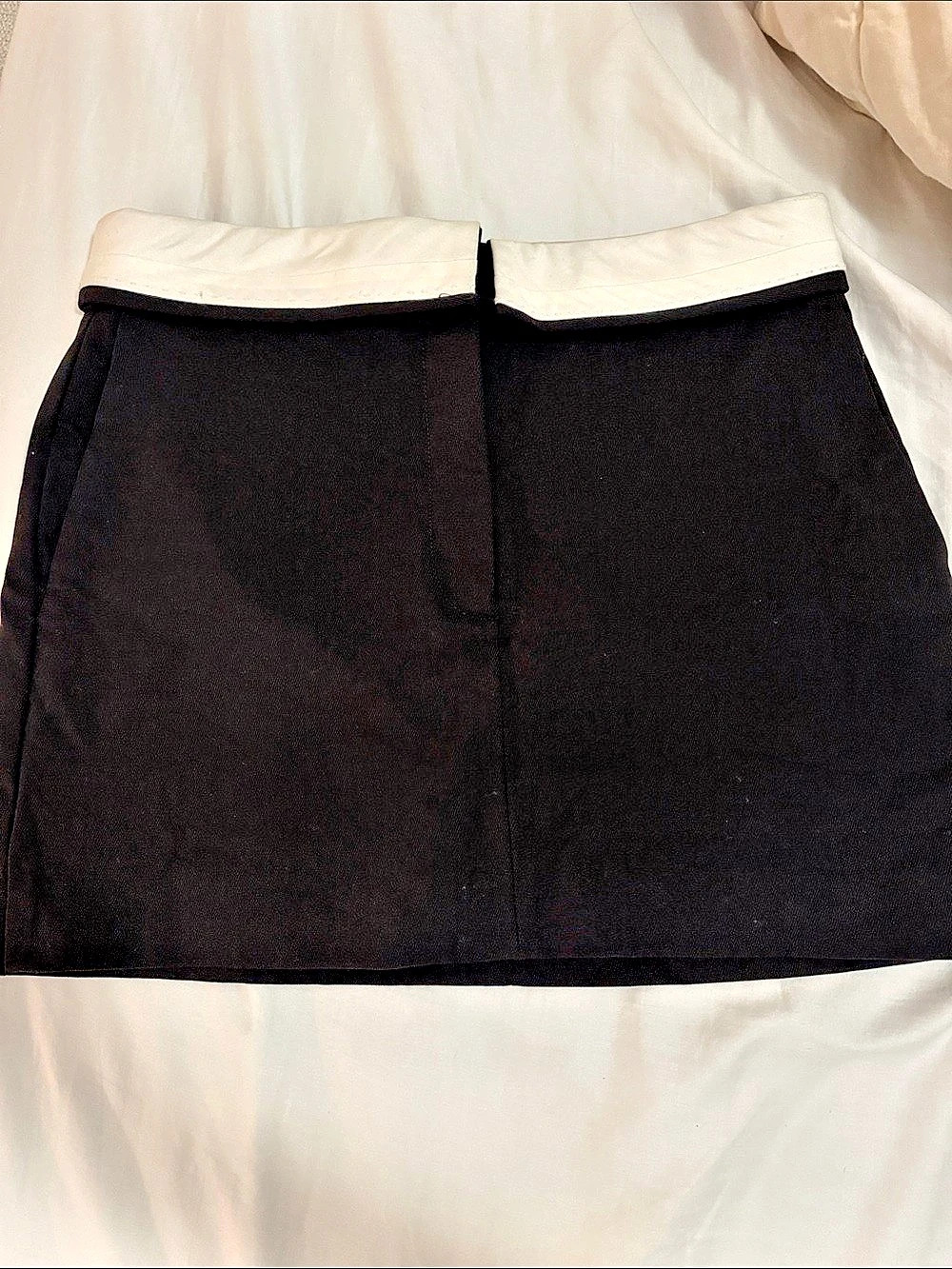Aritzia- Babaton Color Block Mini Skirt in Black & White Size 4